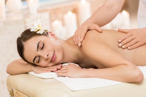 Huiles naturelles et massages : est-ce des moyens de mieux dormir ?
