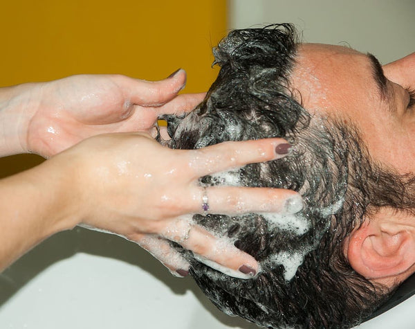 Rêver de se laver les cheveux: Quelles significations?