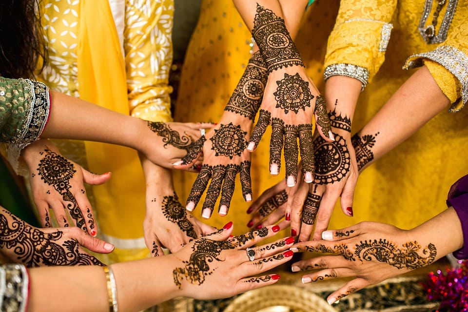 Se réveiller avec du henné : Ce qu'il faut savoir
